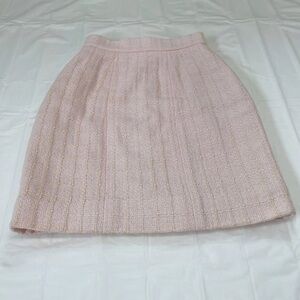 CHANEL Boutique Pink Tweed Skirt Boutique | Iconic Pink Wool Tweed | Silk lining